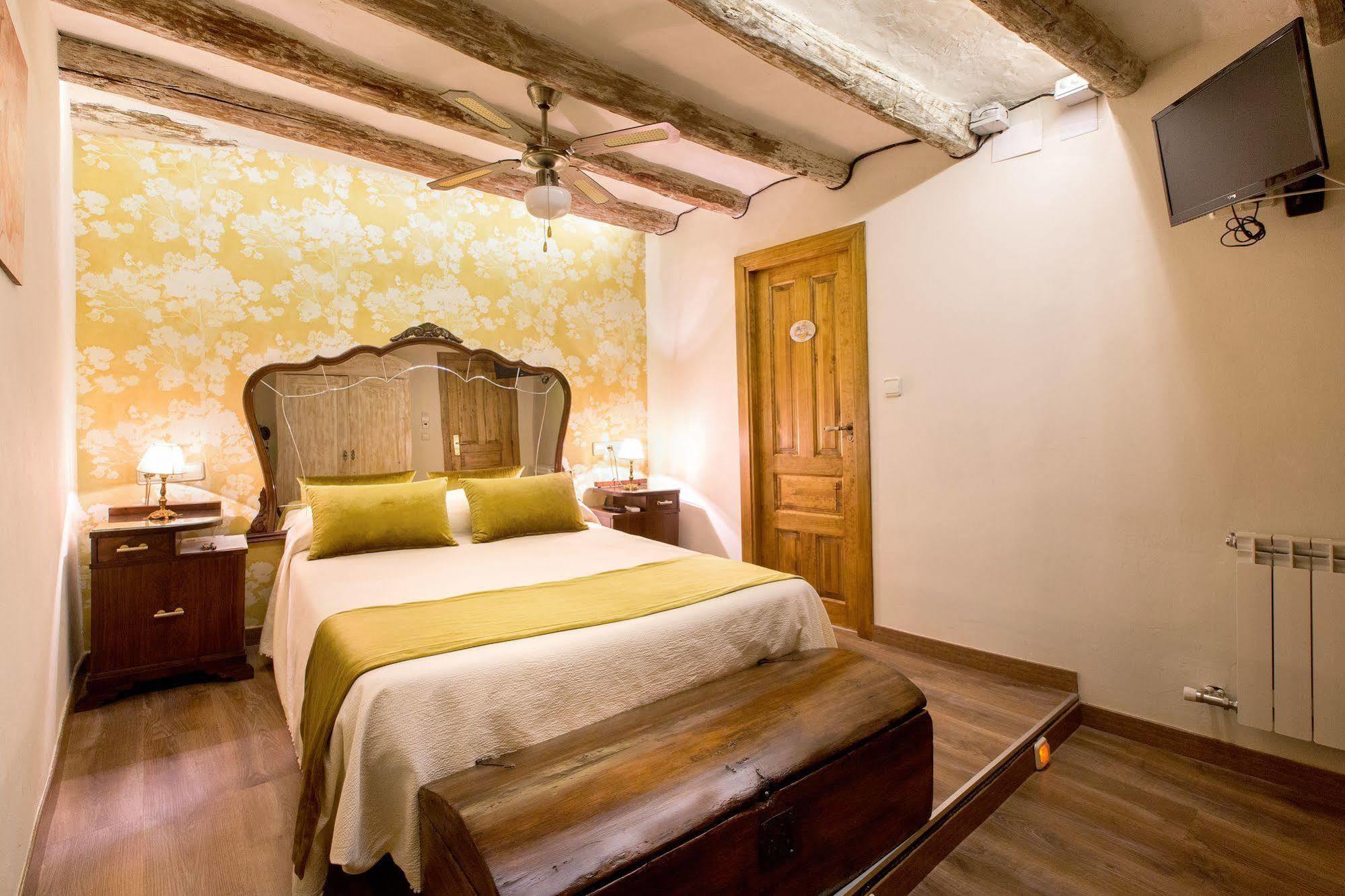 Hotel Villa San Jorge Azanúy Екстериор снимка